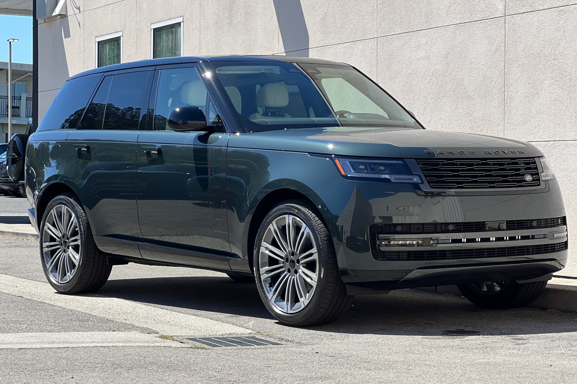 New 2026 Belgravia Green Land Rover SE image 9