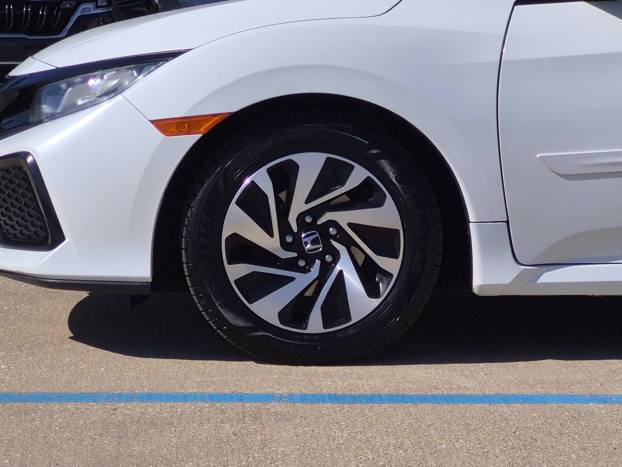 Used 2017 White Orchid Pearl Honda LX Hatchback image 29