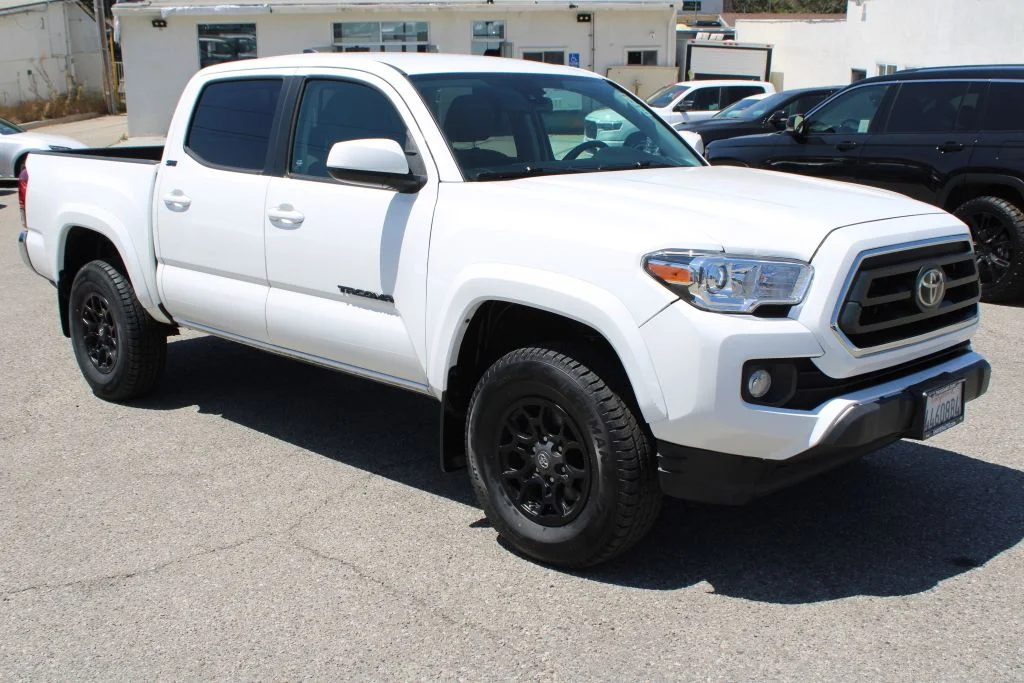 Used 2022 White Toyota SR5 image 3
