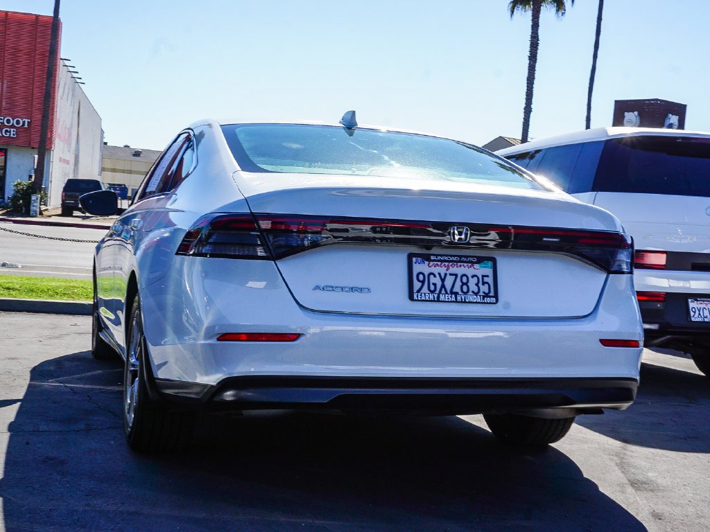 Used 2023 White Honda EX image 5