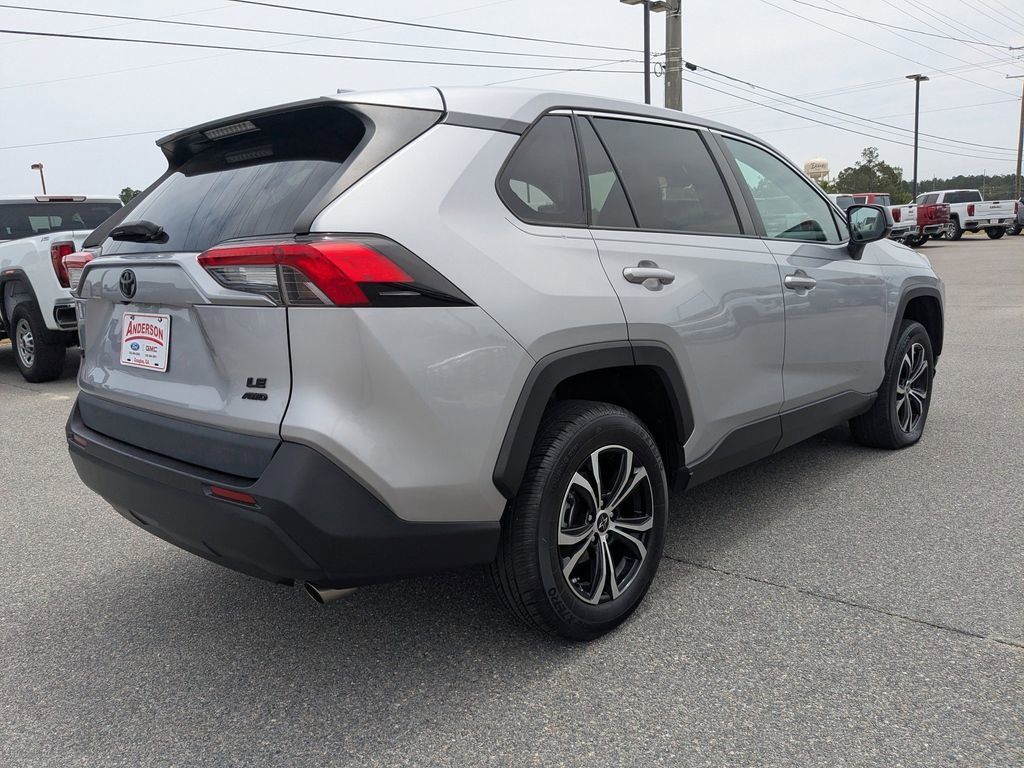 Used 2022  Toyota LE image 4