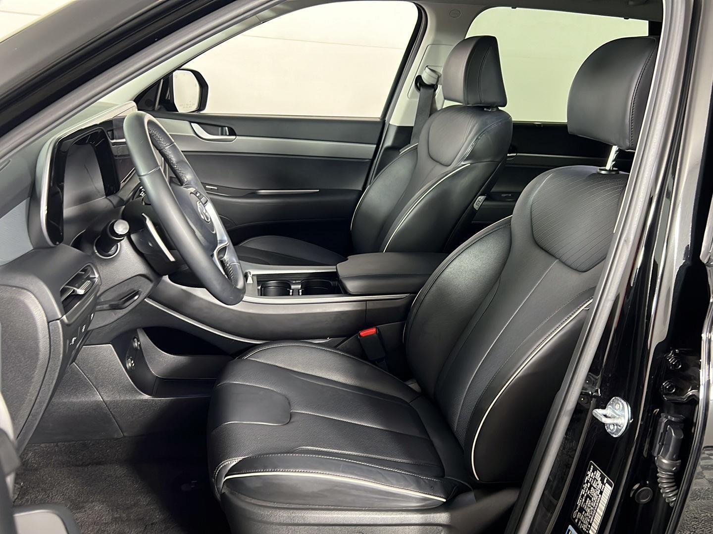 Used 2025 Abyss Black Pearl Hyundai XRT image 5
