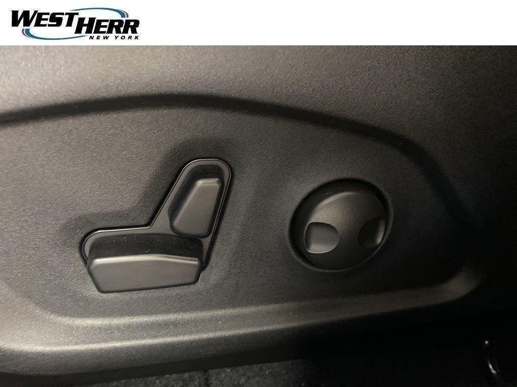 Used 2026 Hydro Blue Pearlcoat Jeep Limited Altitude image 17