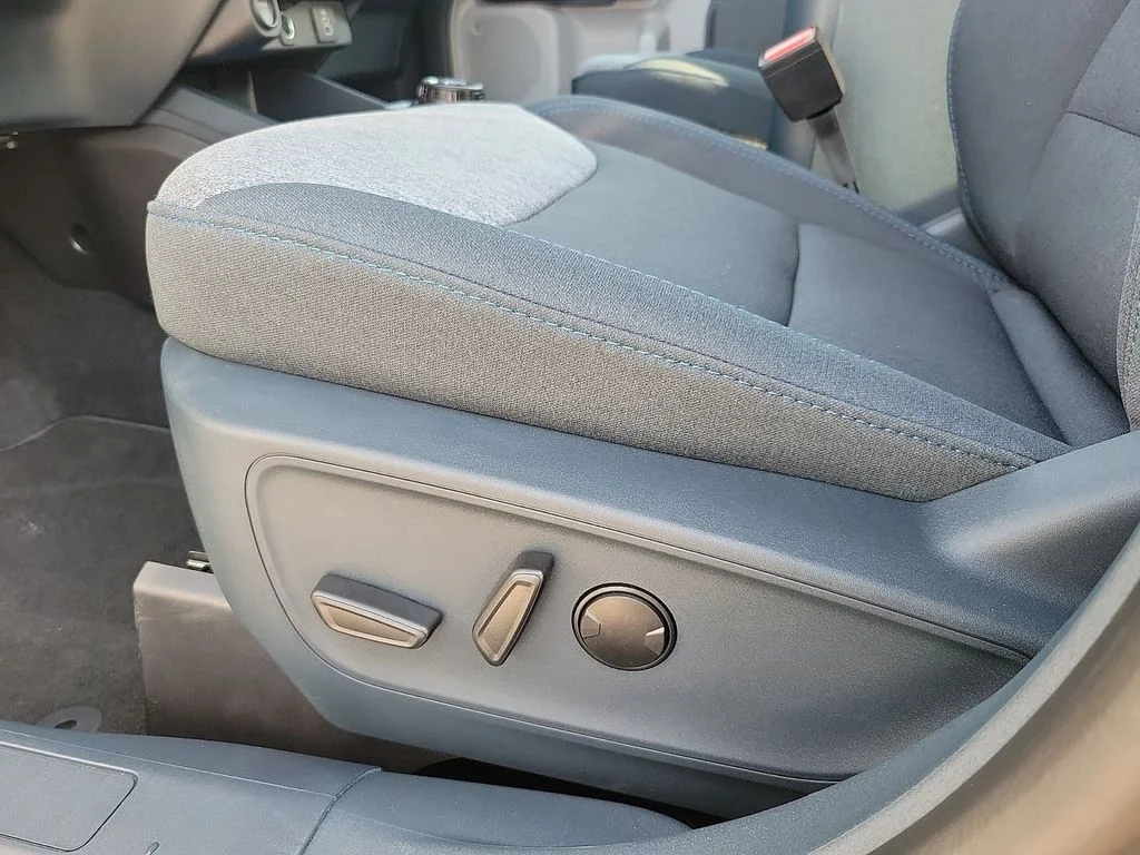 New 2026 Carbonized Gray Metallic Ford XLT image 12