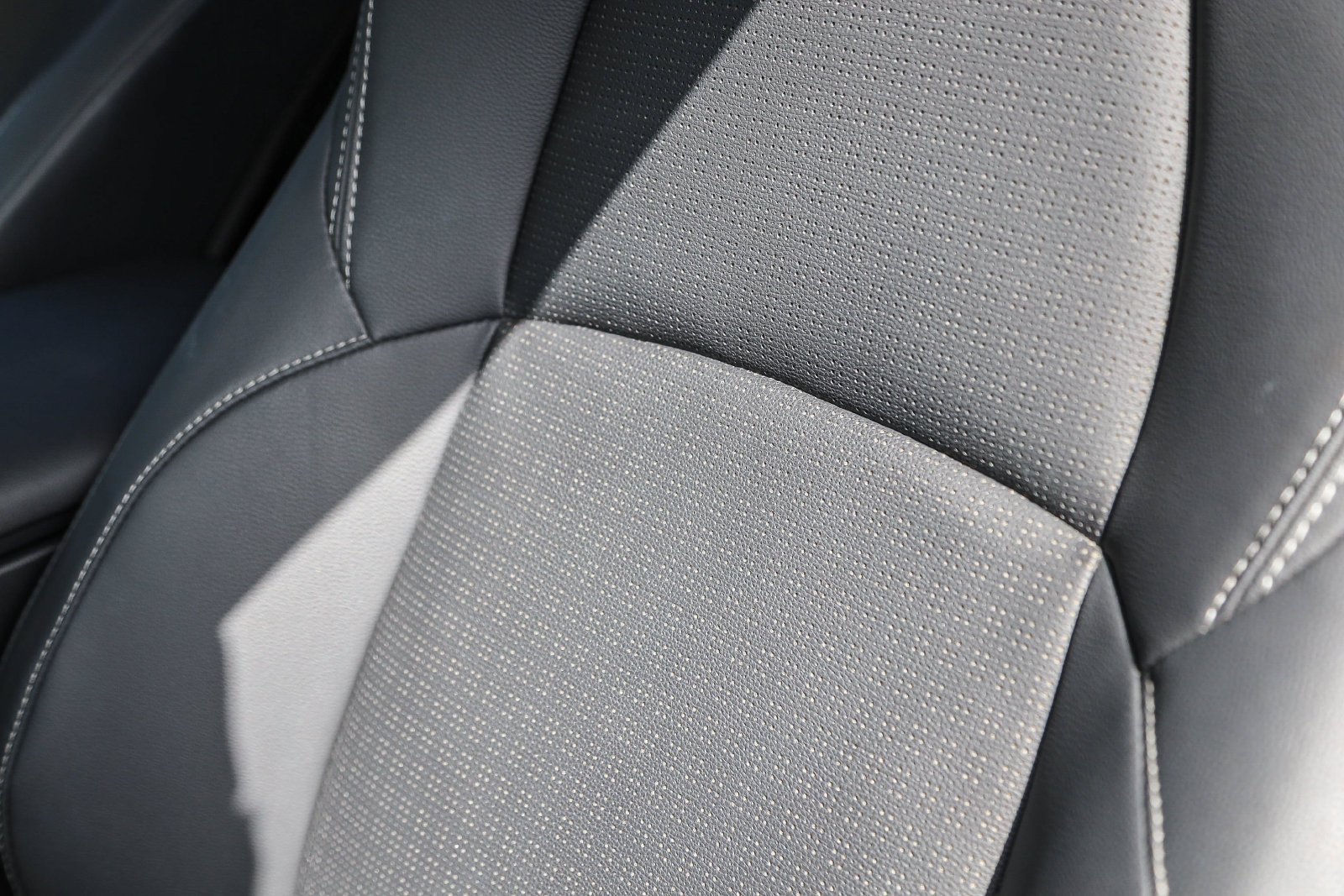 Certified Used 2023 Pearl Toyota Limited image 25