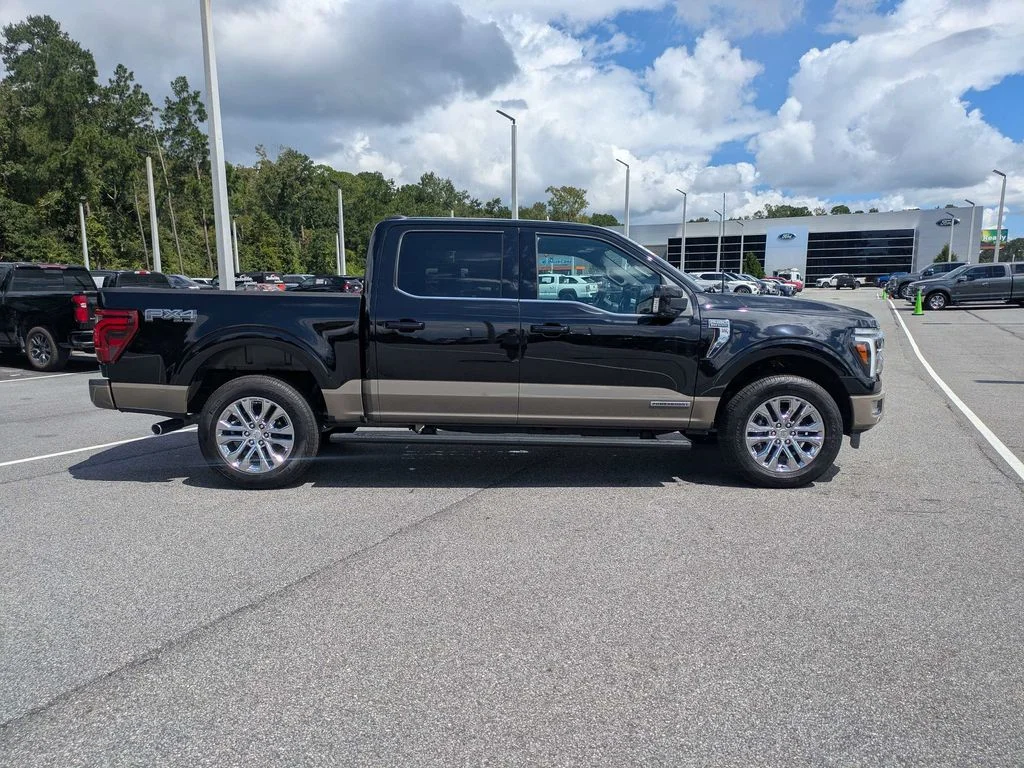 Used 2025 Agate Black Metallic Ford King Ranch image 3