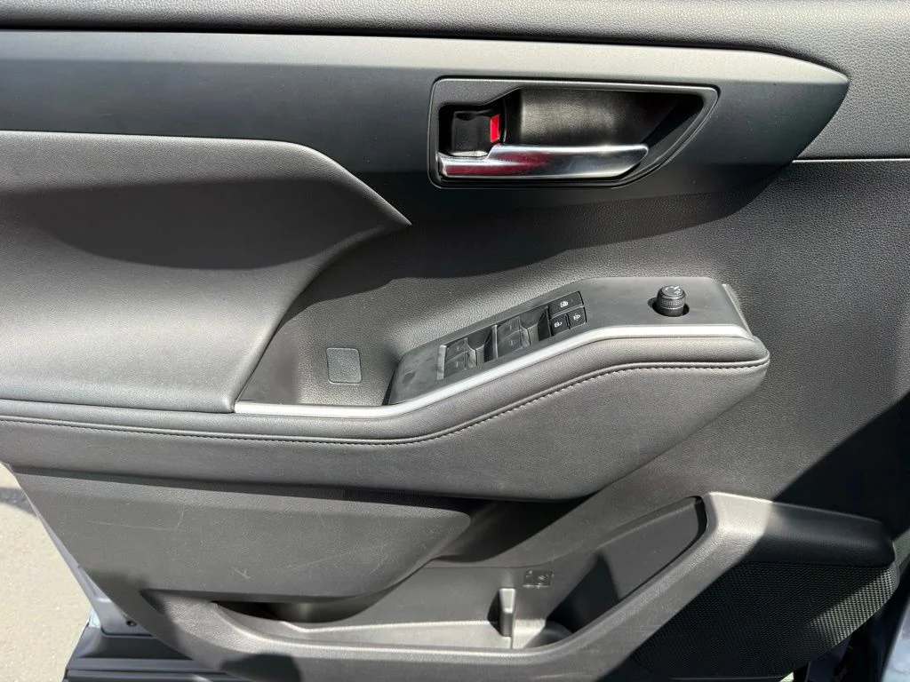Certified Used 2024  Toyota XLE image 15