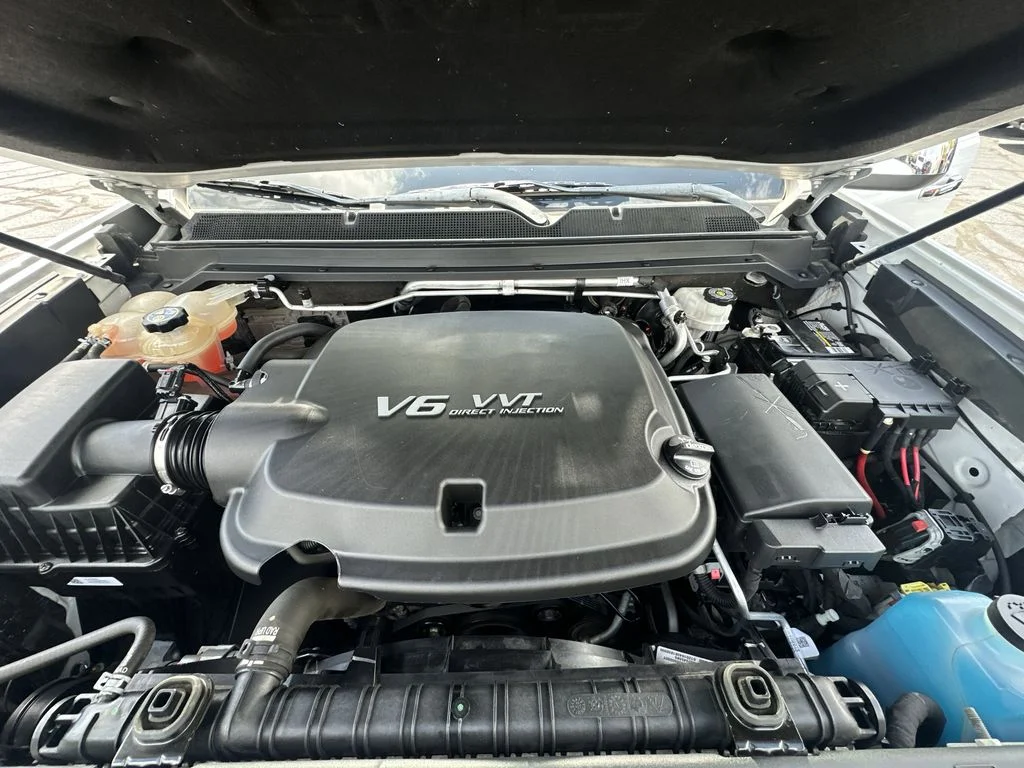 Used 2020 White GMC SLT image 22