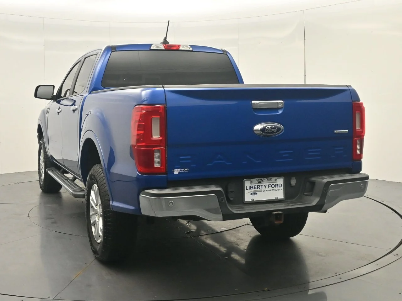 Used 2019 Lightning Blue Metallic Ford XLT image 9