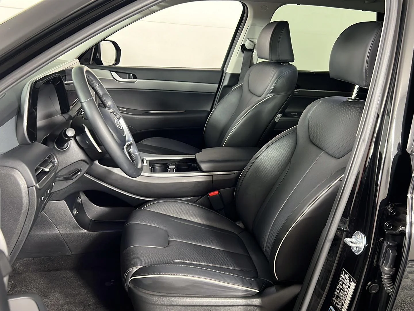 Used 2025 Abyss Black Pearl Hyundai XRT image 5