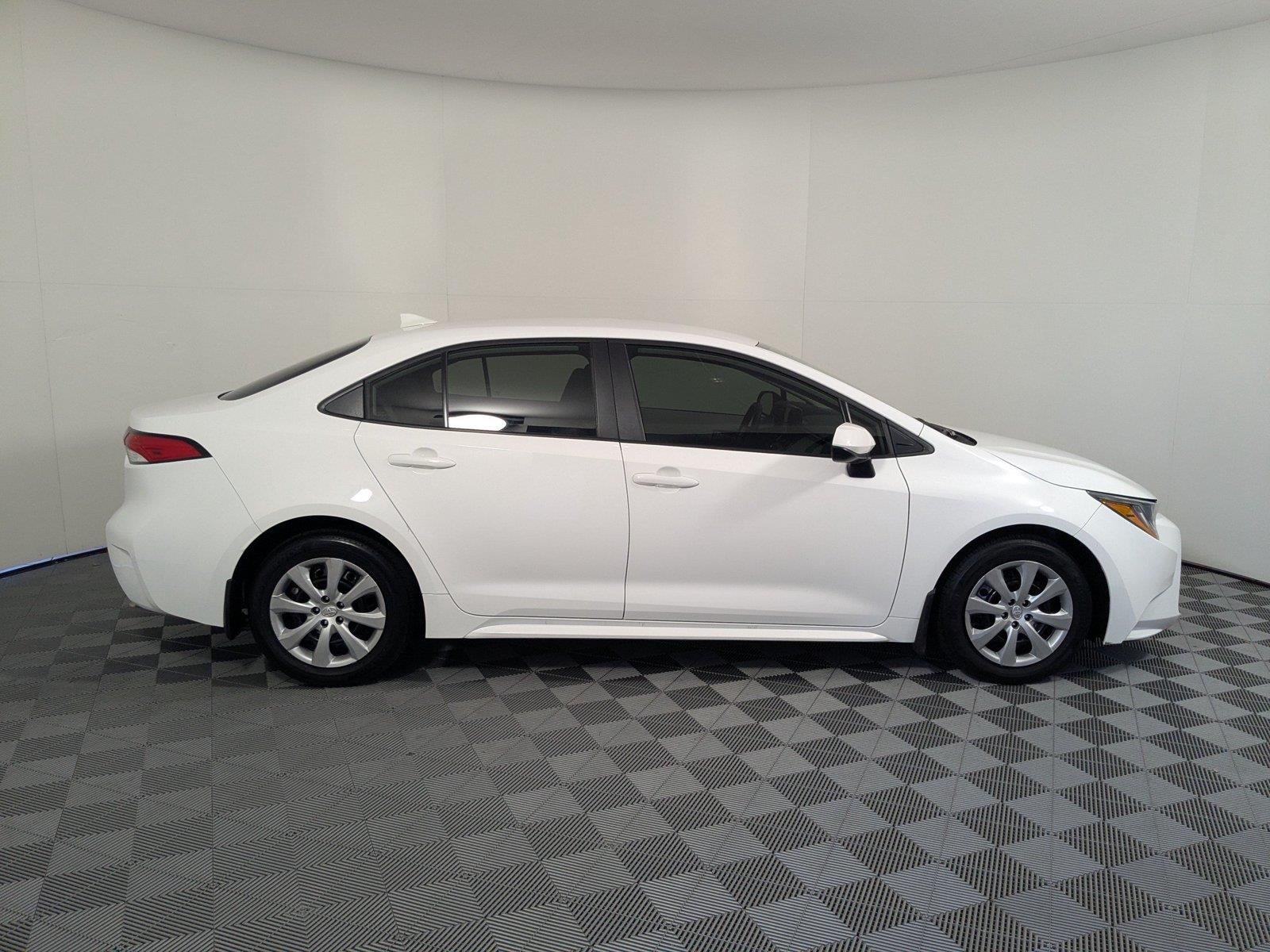 Used 2025 Ice Cap Toyota LE image 3