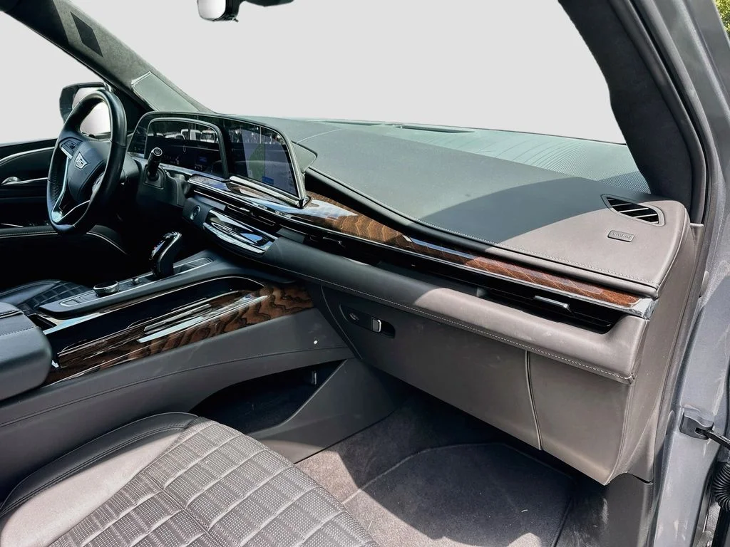 Used 2023 Silver Metallic Cadillac Sport Platinum image 33