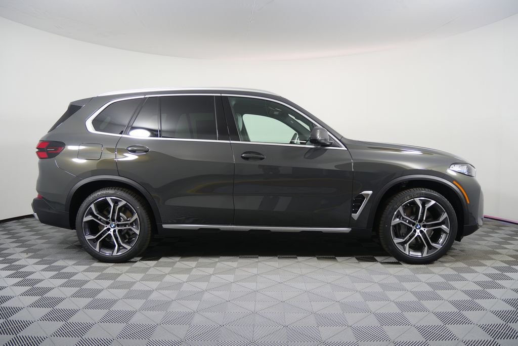 Used 2026 Dravit Grey Metallic BMW xDrive50e image 3