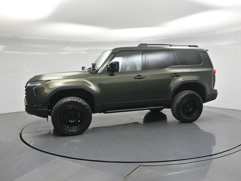 Used 2025 Green Lexus 550 Overtrail+ image 28