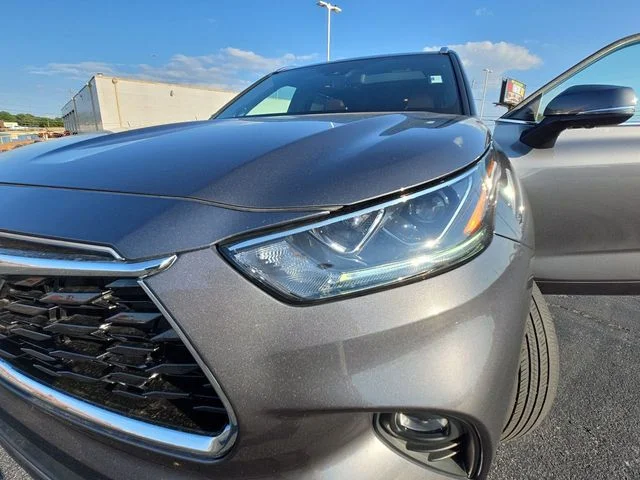 Used 2023 Gray Toyota Platinum image 28