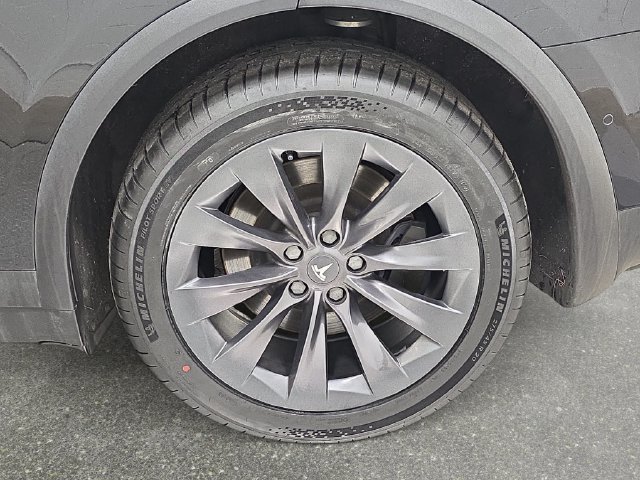 Used 2018 Black Tesla  image 31