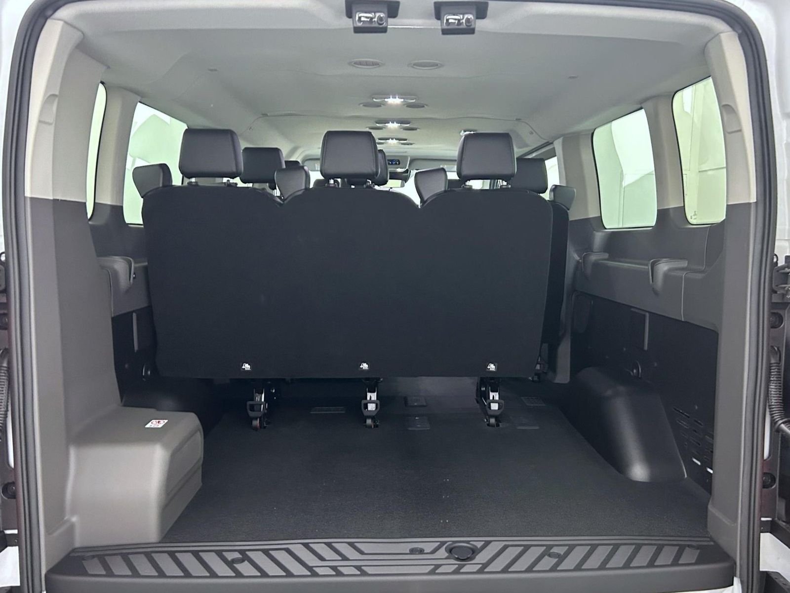 New 2026 Oxford White Ford XL image 19