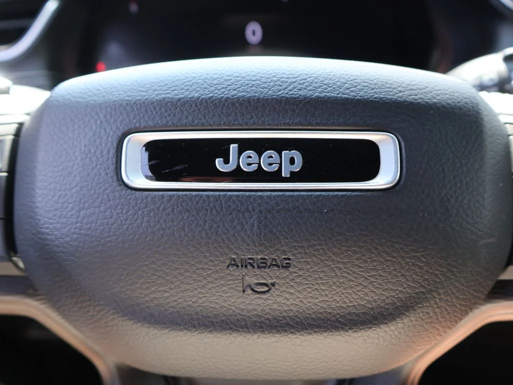 Used 2024 White Jeep Altitude image 26