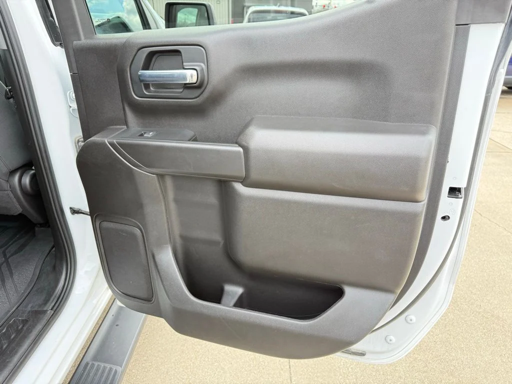 Used 2022  Chevrolet Custom image 34