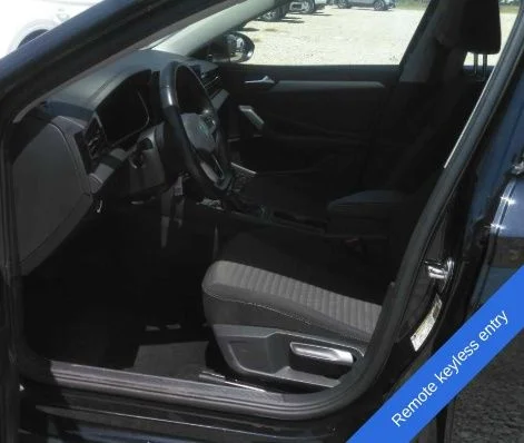 Used 2025 Deep Black Pearl Effect Volkswagen 1.5T S image 5
