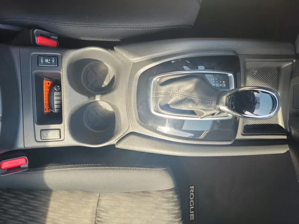 Used 2018 Brilliant Silver Nissan SV image 14