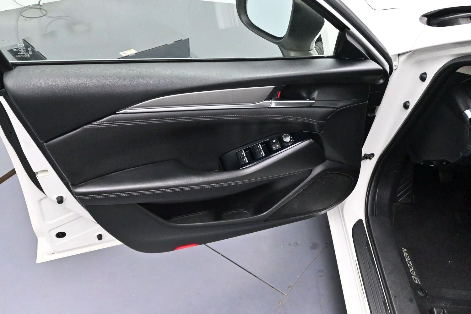 Used 2018 Snowflake White Pearl Mica Mazda Sport image 9