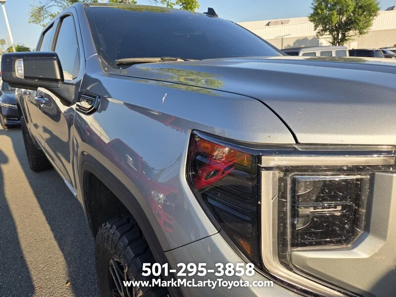 Used 2025 Sterling Metallic GMC ELEVATION image 8