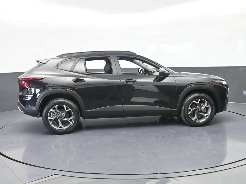 Used 2025 Mosaic Black Metallic Chevrolet LT image 7