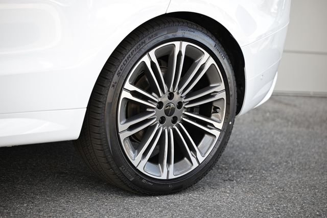New 2026 Fuji White Land Rover Dynamic SE image 6