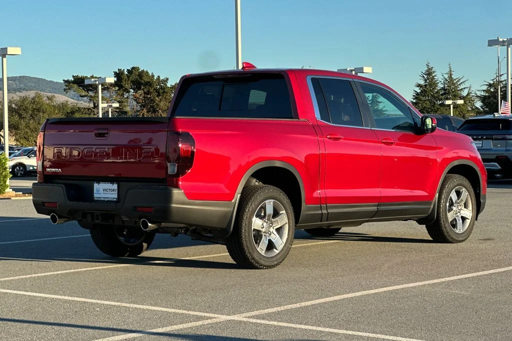 New 2026 Radiant Red Metallic II Honda RTL image 4