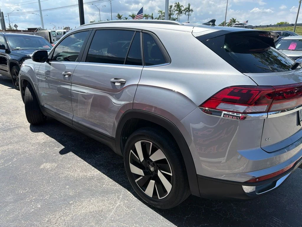 Used 2024 Gray Volkswagen 2.0T SE w/Technology image 8