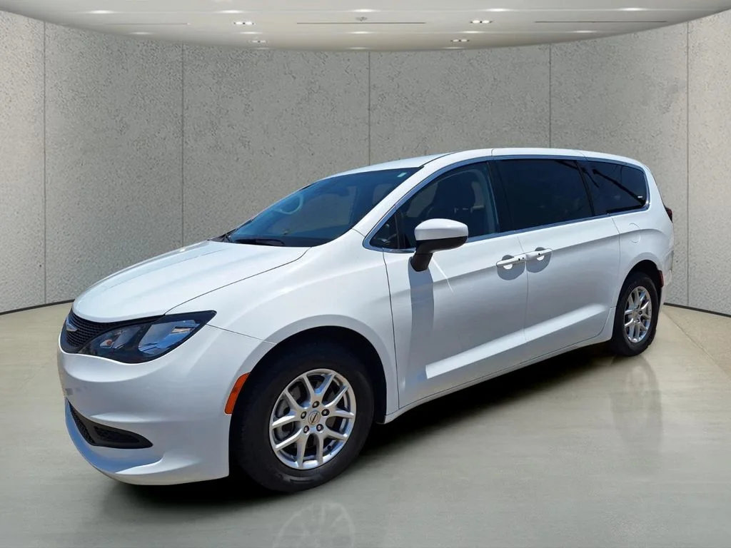 2023 Chrysler Voyager LX's photo