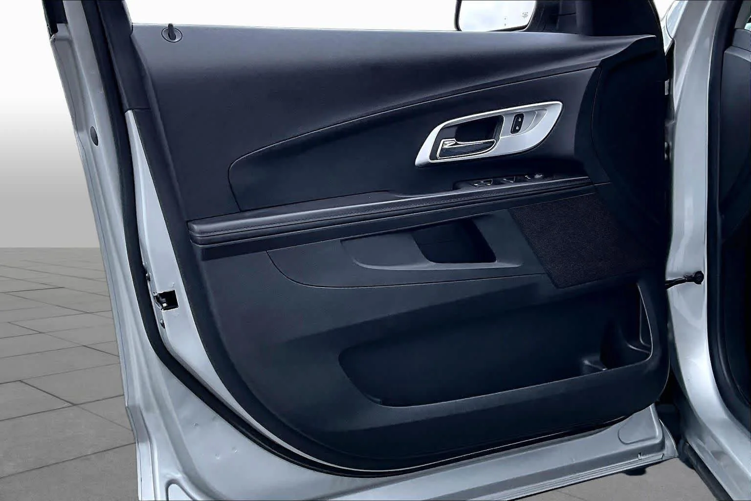Used 2016 Silver Ice Metallic Chevrolet LT image 21