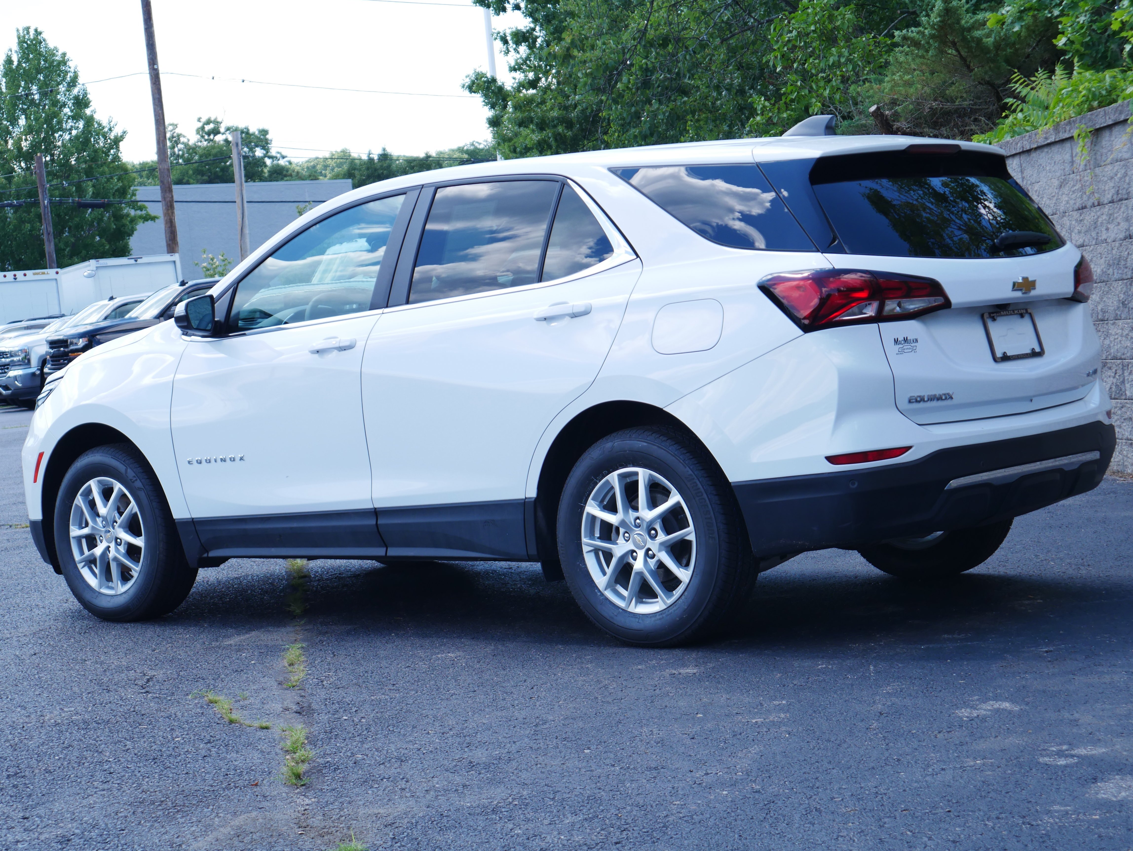 Used 2024 Summit White Chevrolet LT image 4