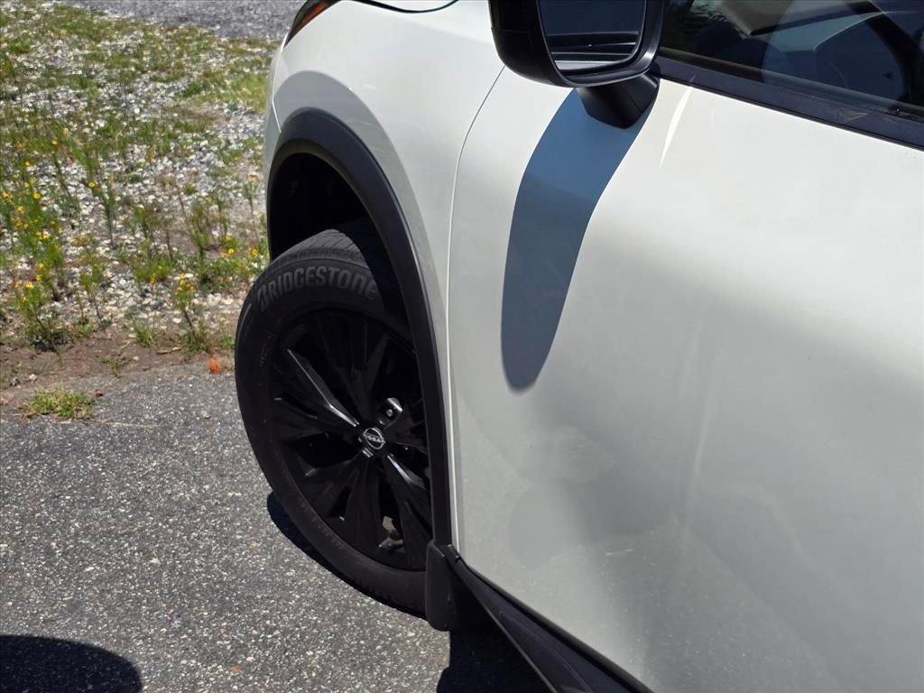 Used 2023 White Nissan SV image 19