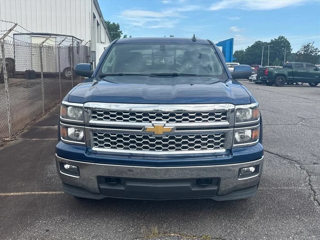 Used 2015 DEEP OCEAN BLUE METALLIC Chevrolet LT image 4