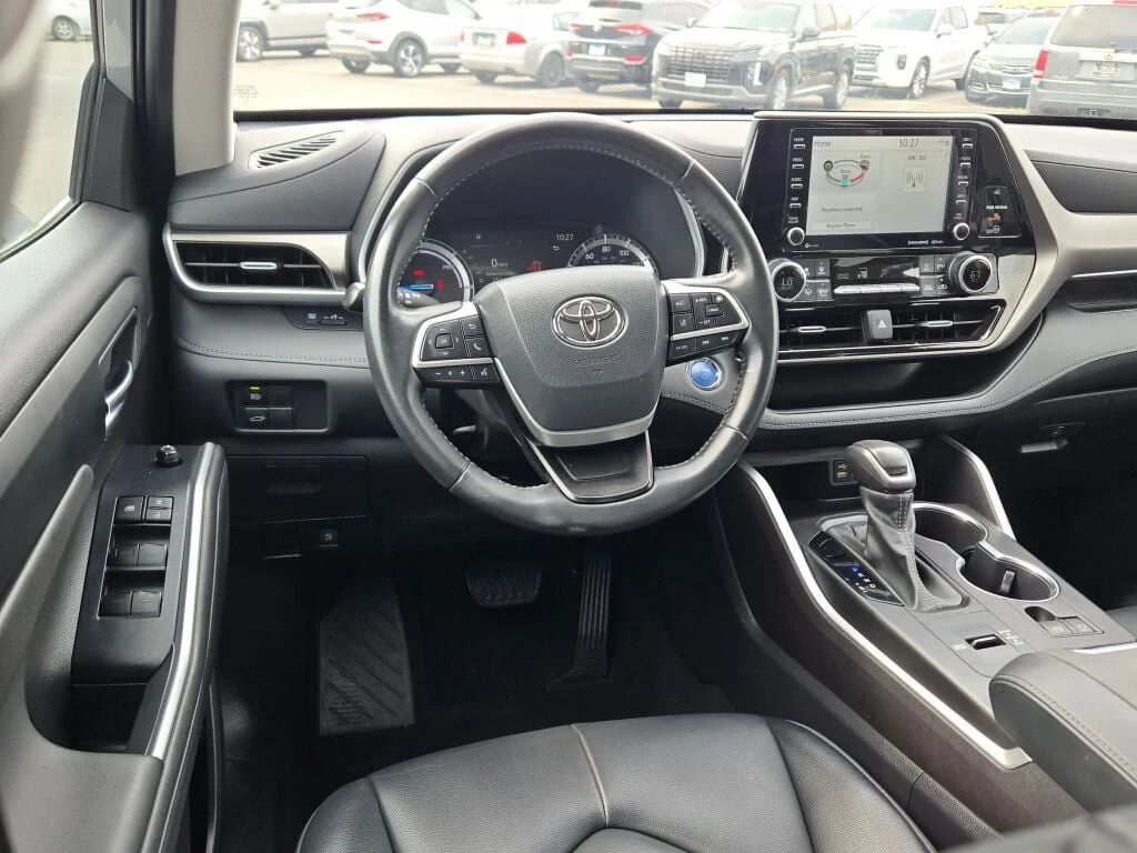 Used 2022 Silver Toyota XLE image 21