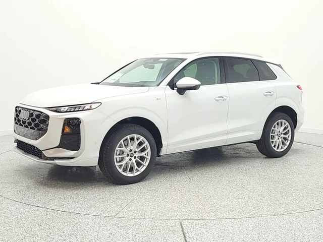 2026 Audi Q3 S line quattro's photo