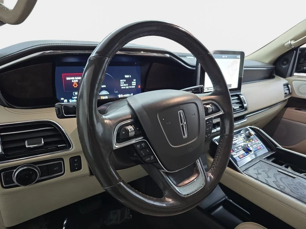 Used 2018 Velvet Lincoln Reserve image 18