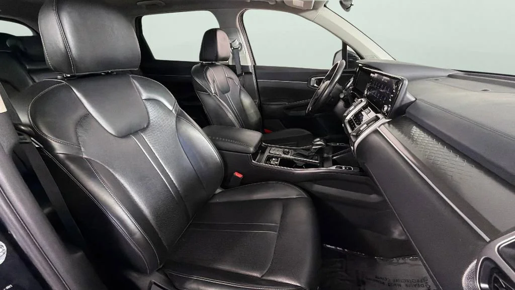 Used 2023 Black Kia S image 38