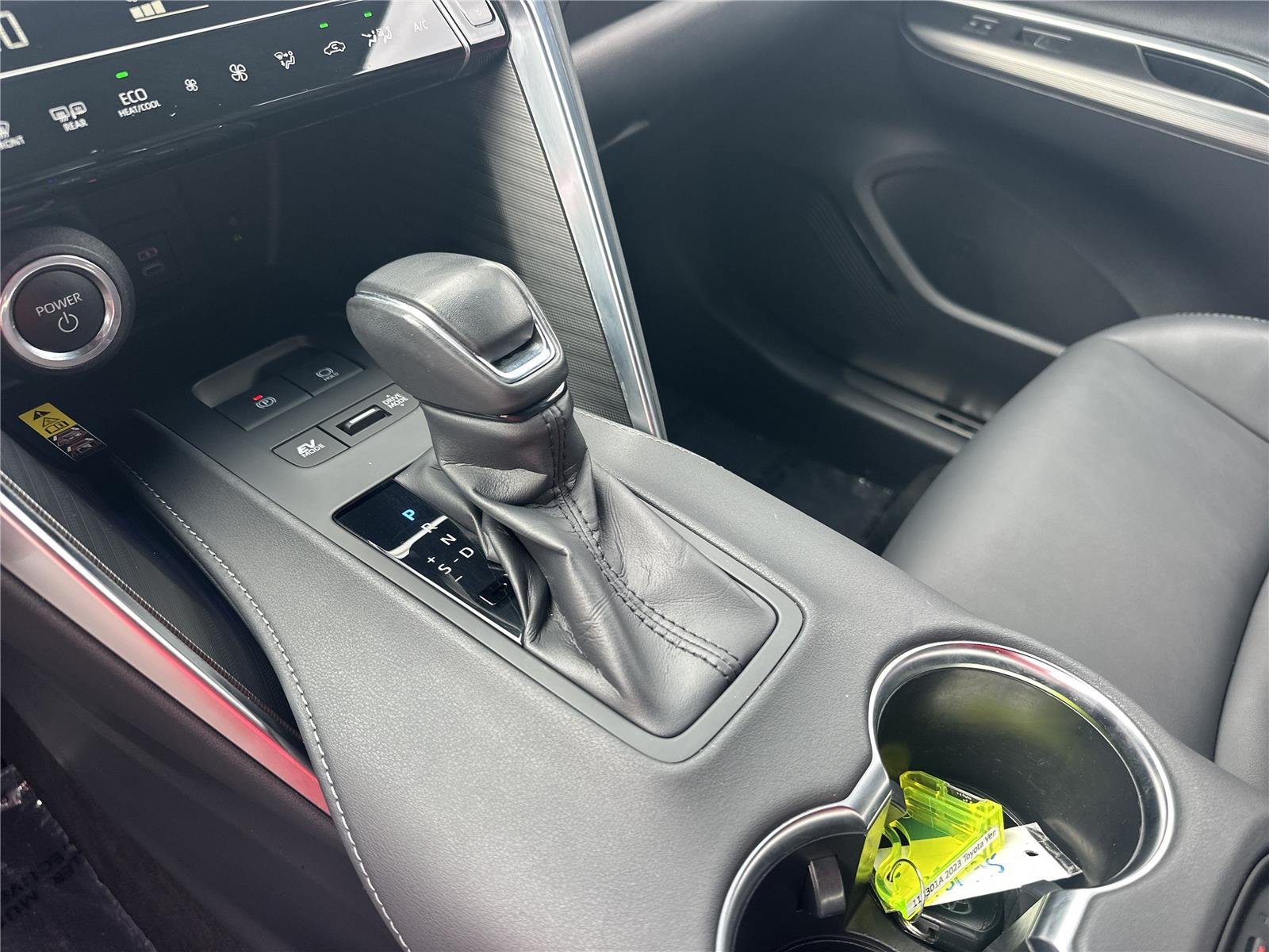 Used 2023 Titanium Glow Toyota XLE image 17