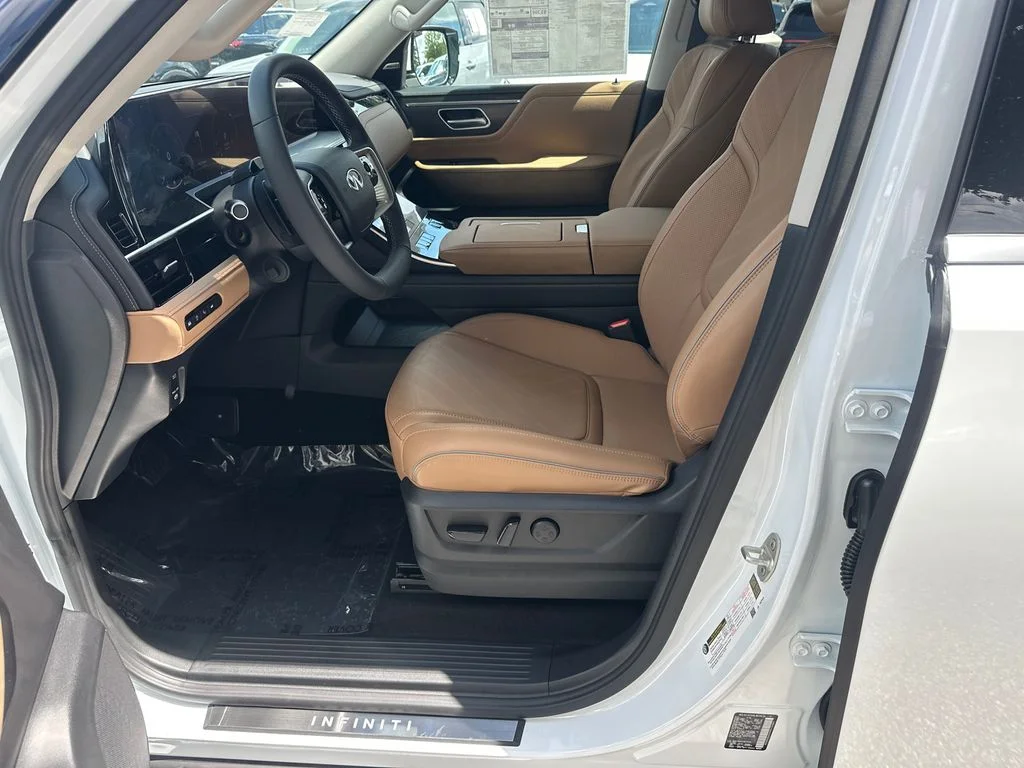 New 2027 RADIANT WHITE INFINITI Luxe 2WD image 9