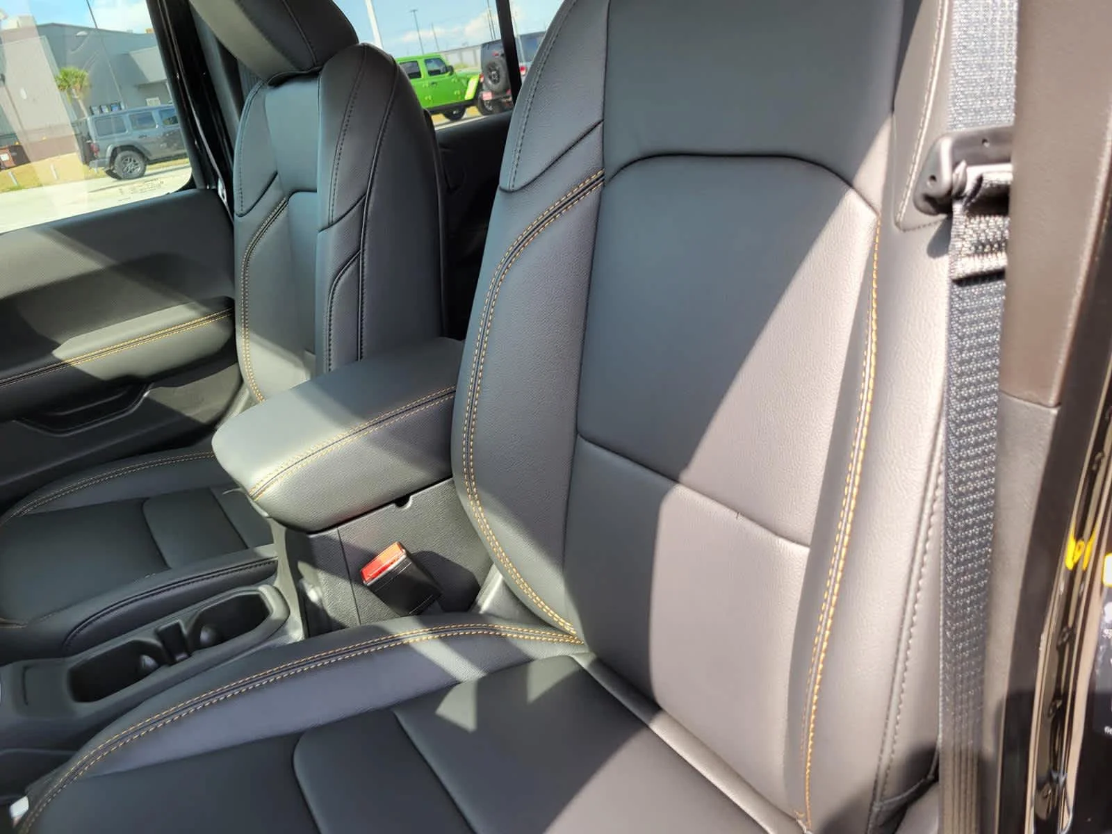 2025 Jeep Wrangler 4-Door Sahara - Photo 15