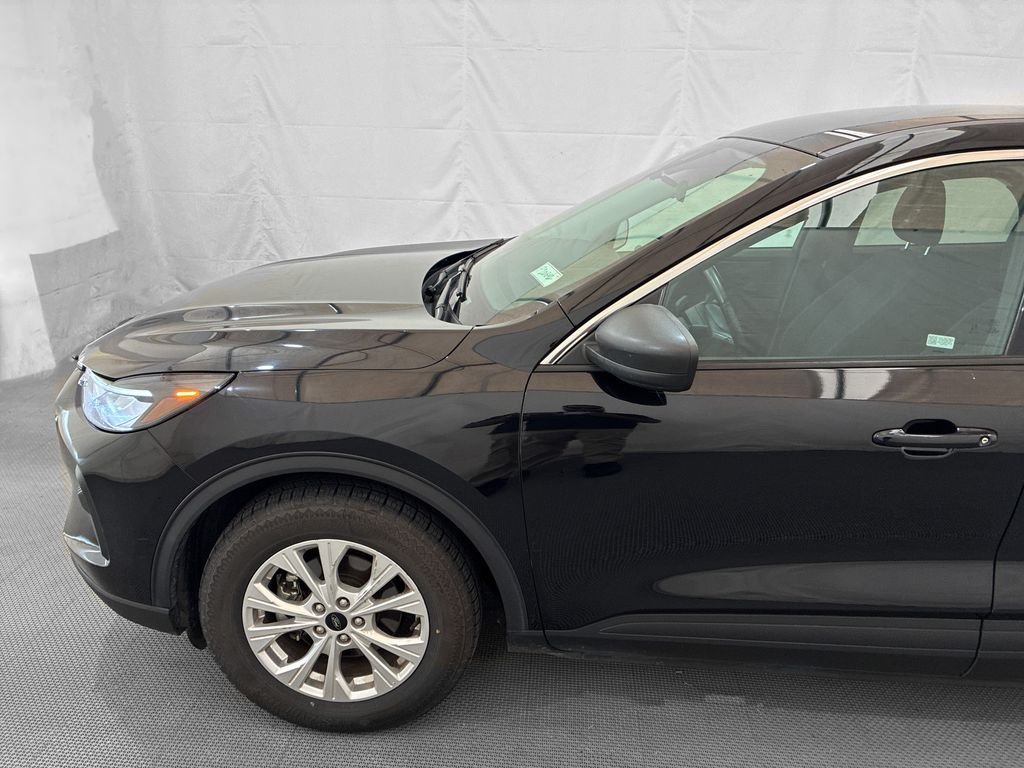 Used 2024 Black Metallic Ford Active image 3