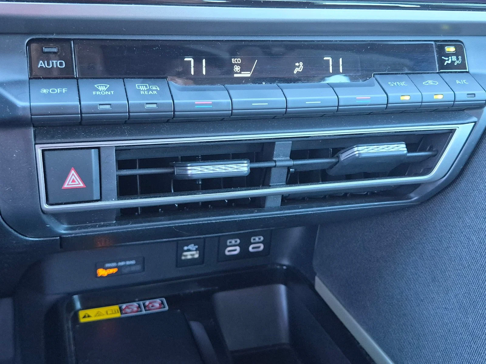 Used 2025 Ice Cap Toyota LE image 15