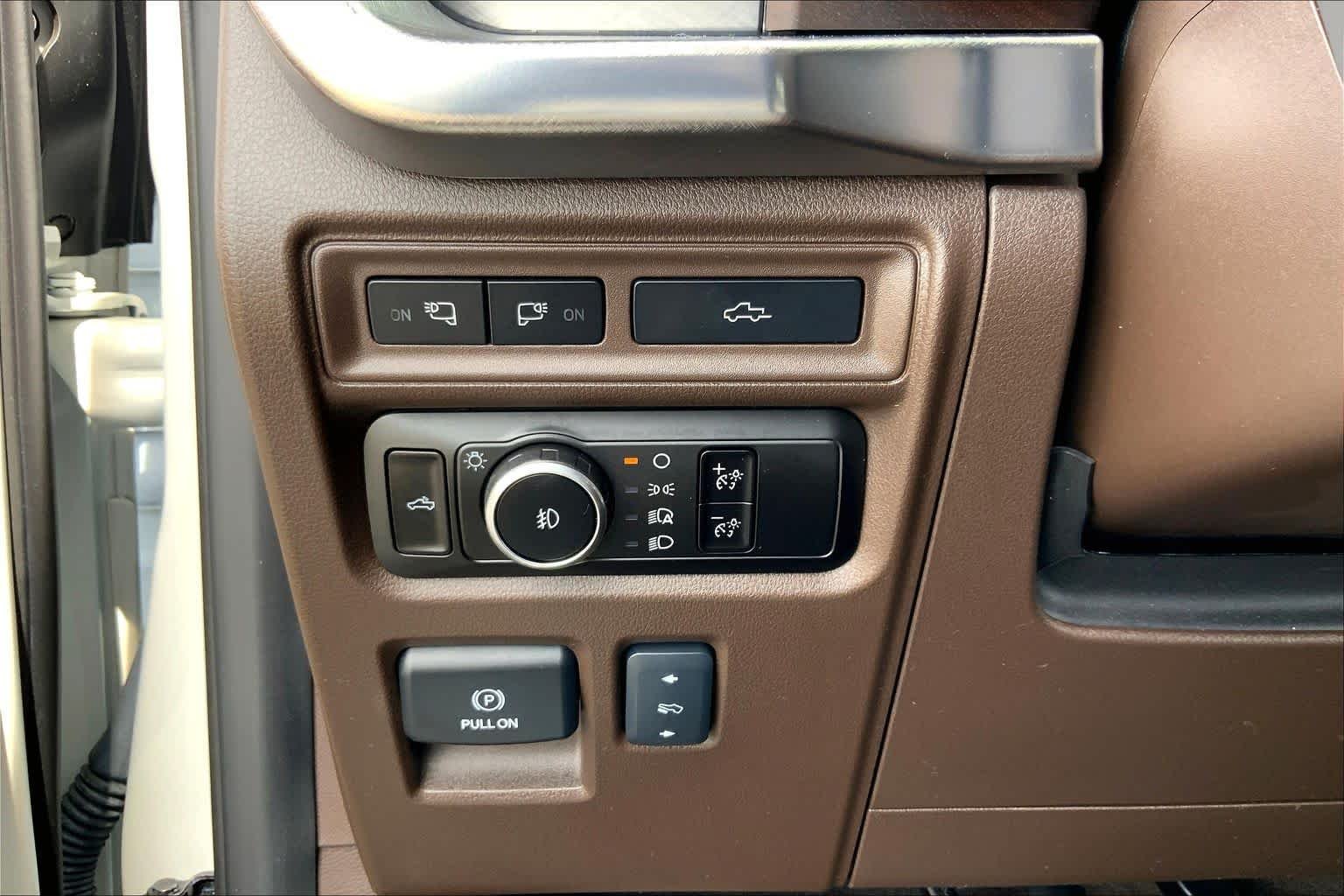 Used 2023 Star White Metallic Tri-Coat/Stone Gray Ford King Ranch image 33