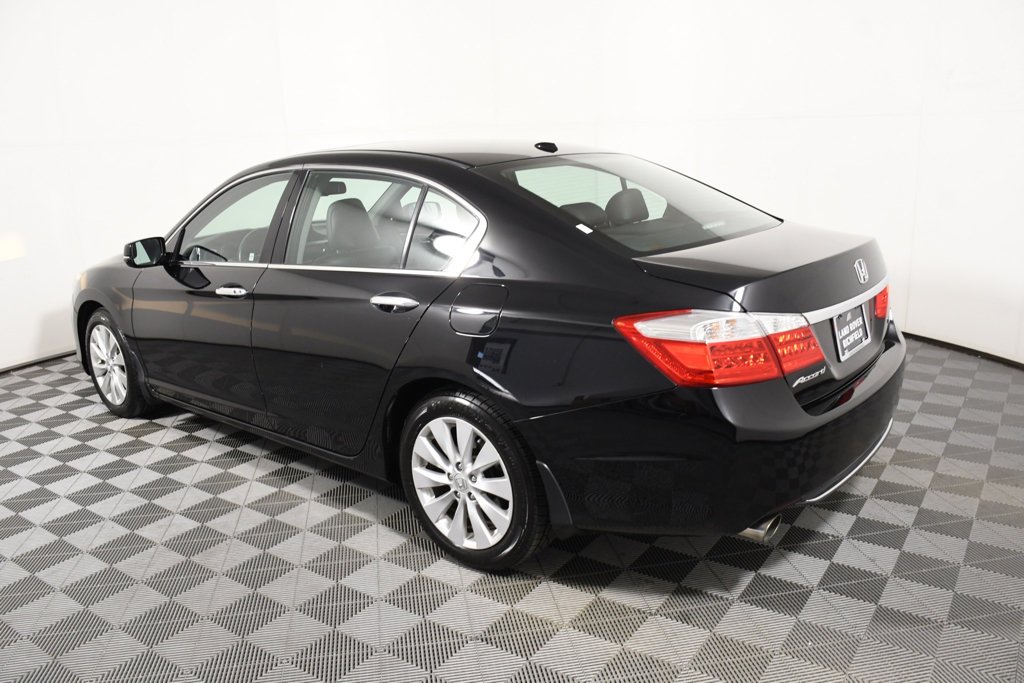 Used 2015 Crystal Black Pearl Honda EX-L image 4