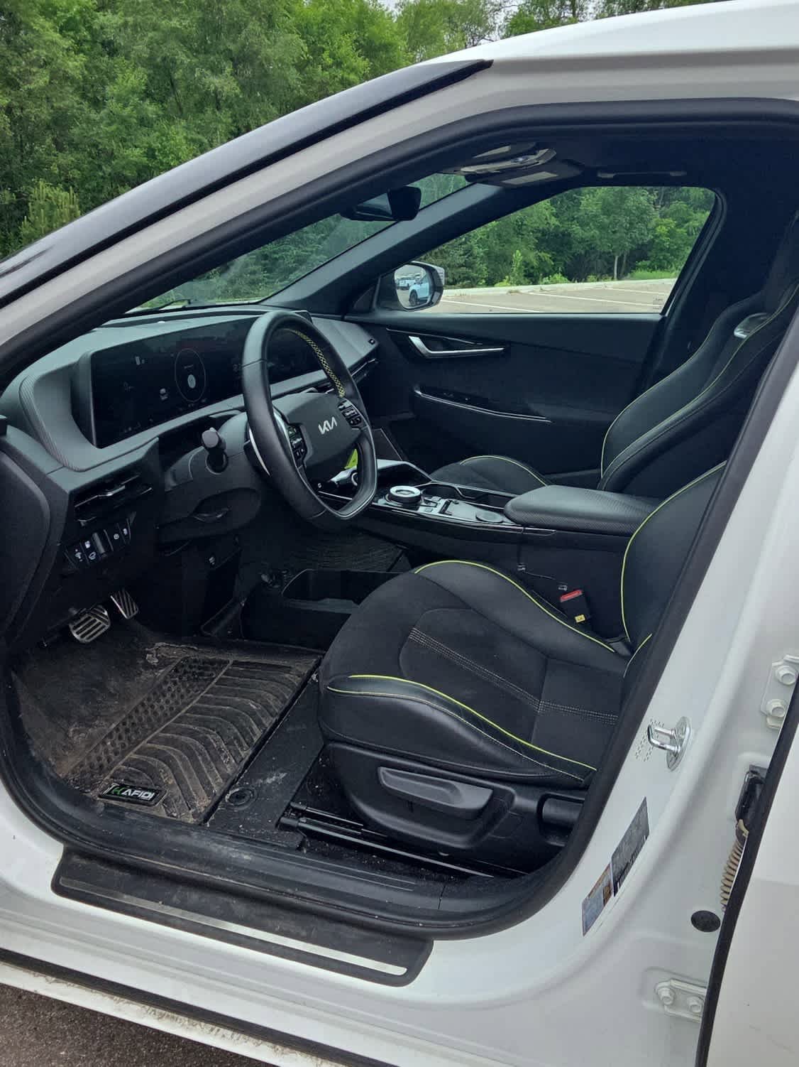 Used 2023 White Kia GT image 5