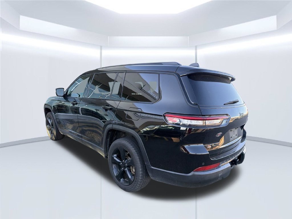 Used 2022 Black Jeep Altitude image 3