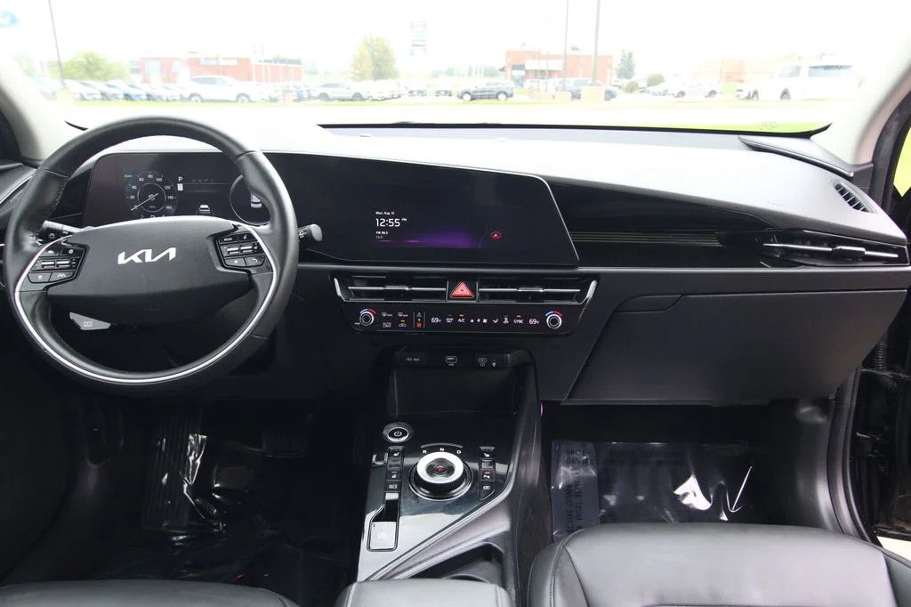 Used 2023 Black Kia Wind image 43